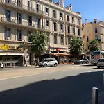 Nature 2 pièces 3 étoiles calme plein centre cannes 5 mn des plages et Palais